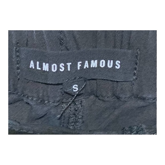 Women’s Almost Famous Cinch Leg Button Front Cargo Pants Size Sm - Picture 3 of 3